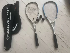 Tradera Squash<Komplett squashpaket 2 rackets, ,2 fodral, 3 bollar