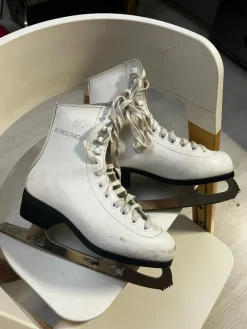 Tradera Konståkning<Konståkning skridskor storlek 34