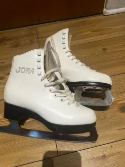 Tradera Konståkning<Konståkning skridskor storlek 36