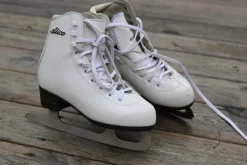 Tradera Konståkning<Konståknings skridskor storlek 31