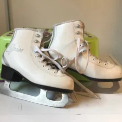 Tradera Konståkning<Konståknings skridskor storlek 33