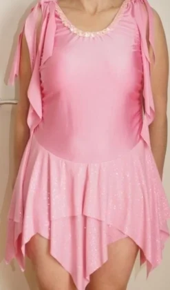 Tradera Konståkning<Konståkningsdräkt sömmerskesydd rosa ny stl XS/S