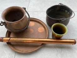 Tradera Kopparföremål: Grytor, bricka och rör> Kopparföremål