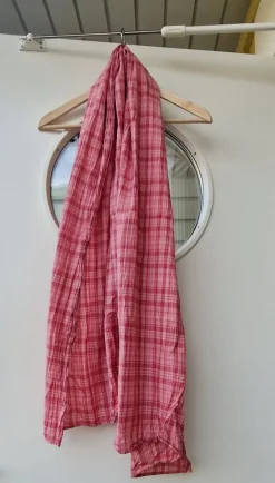 Tradera Korallfärgad rutig scarf/sjal> Sjalar & Halsdukar