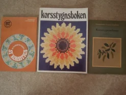 Tradera Korsstygnsboken - Korsstygnsarbeten - Korsstygn av Elisabeth Sahlst> Handarbete