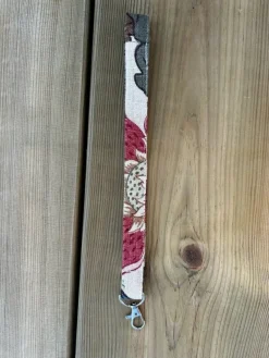 Tradera KORT NYCKELBAND I TYG FRÅN SVENSKT TENN, MÖNSTER FRÅN G P & J BAKER / MAGNOLIA^ Accessoarer