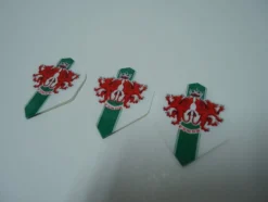 Tradera Dart<Krona & röda drakar Cymr Dart Flights 3 st Made in England pilkastning sport pub