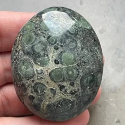 Tradera Ädelstenar<Äkta Kambaba Ädelsten Samlarobjekt, Dekorativ, Handsten, Palmstone ca 87 g