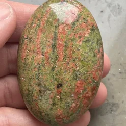 Tradera Ädelstenar<Äkta Unakit Ädelsten Samlarobjekt, Dekorativ, Handsten, Palmstone ca 81 g