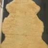 Tradera Lammskinn/Fårskinnsfäll Ludde mått: ca.110 cm- Vacker inredningsdetalj^ Mattor