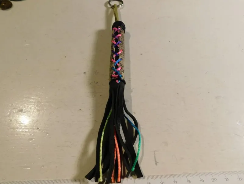 Tradera Läderpiska Minipiska Nyckelring ( 2 ) Cosplay - New Age Etc..^ Accessoarer