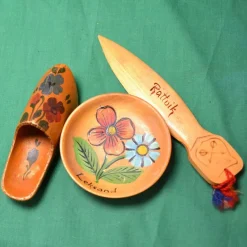 Tradera Äldre Hantverk från Dalarna 3st Trä-saker Rättvik Leksand^ Dekorationer