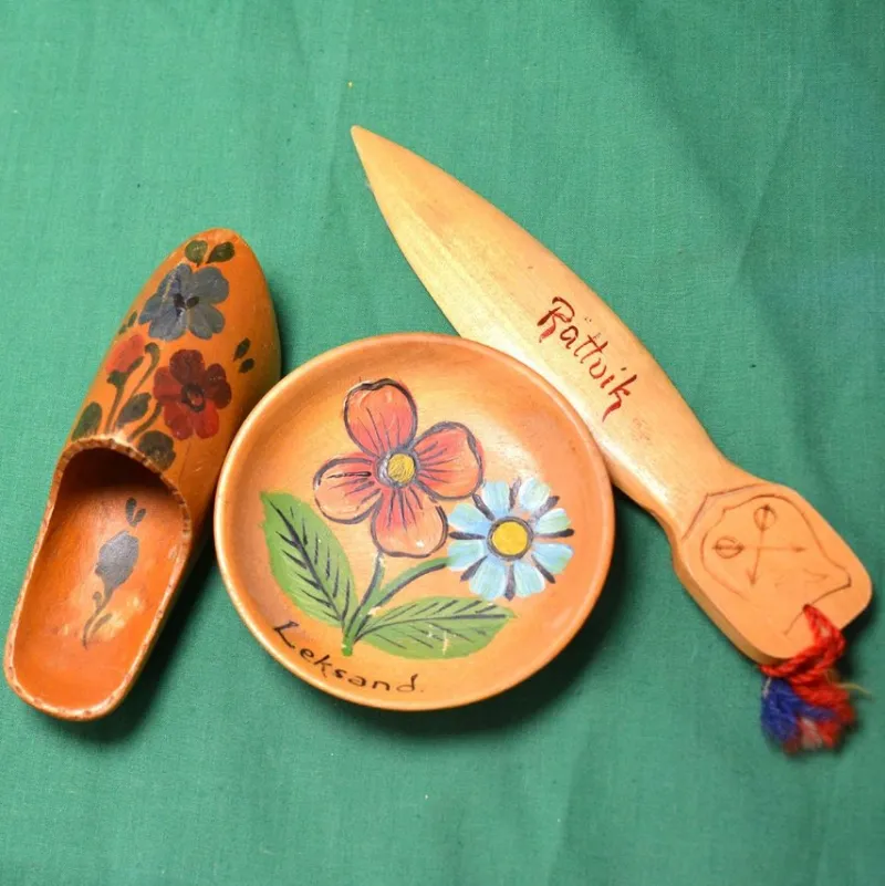 Tradera Äldre Hantverk från Dalarna 3st Trä-saker Rättvik Leksand^ Dekorationer