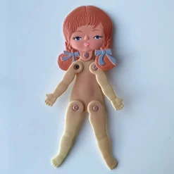 Tradera Äldre klippdocka, plast. ”Skinny Jinny” 50-, 60-tal? Retro, kitsch.^ Dockor