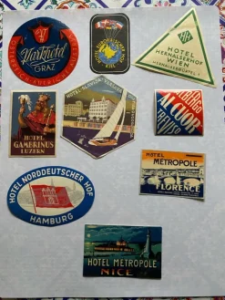 Tradera Reklamprylar<Äldre märken i papper med reklam för hotell