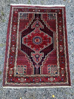 Tradera Äldre orientalisk vacker röd matta salongsmatta vardagsrumsmatta vintage> Mattor