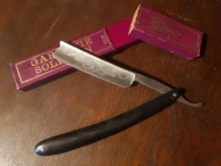 Tradera Rakning<Äldre Rakkkniv med Fodral. 400 GARANTIE SOLINGEN - Vintage.