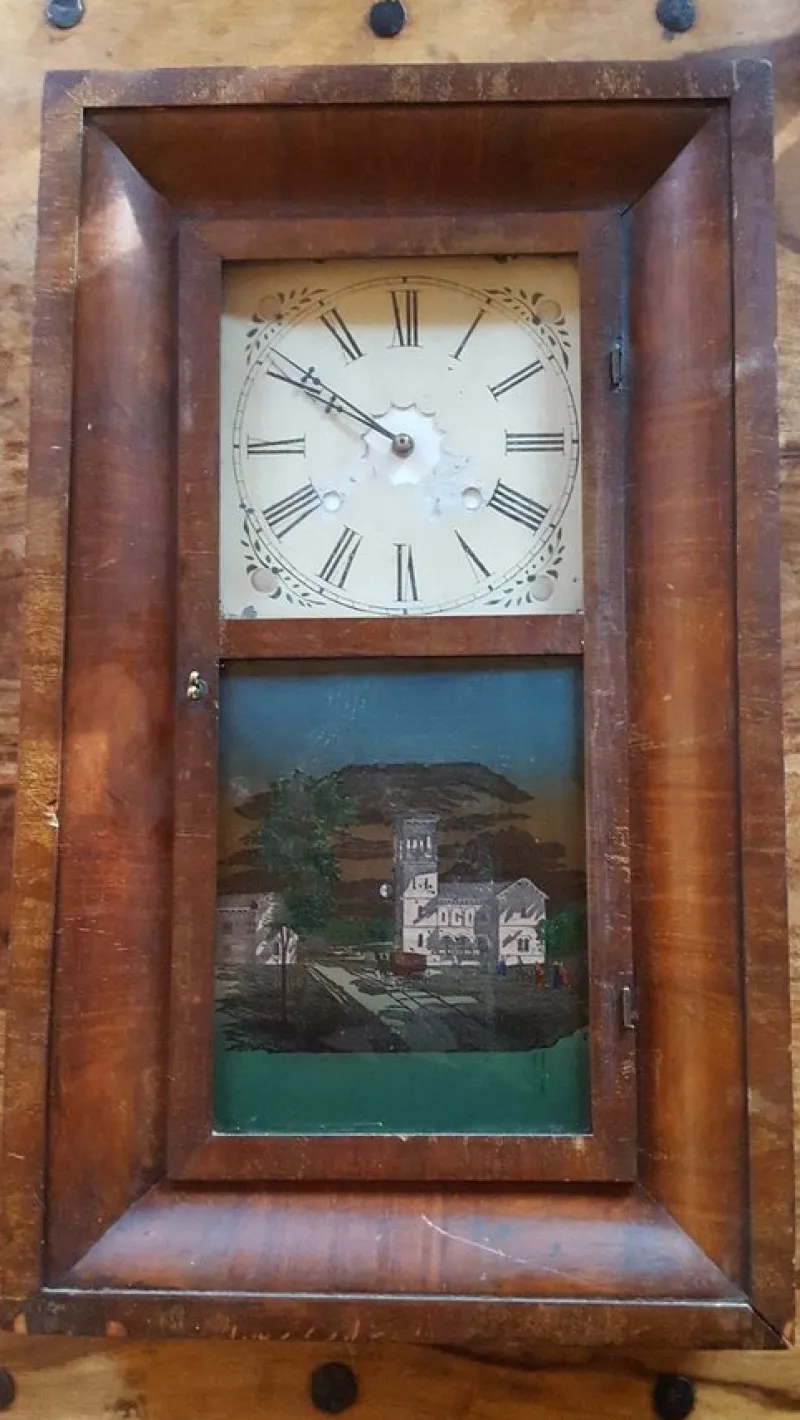 Tradera Äldre rustik väggklocka med glasmålning och lucka och ny batteridriven klocka^ Övrigt Klockrelaterat