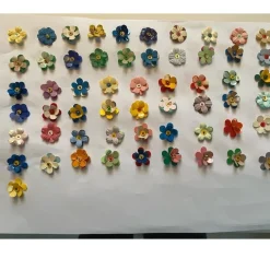 Tradera Majblommor<Äldre samling av majblommor. Årtal okänt. Ca 55 st.