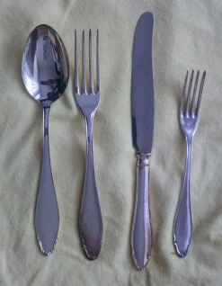 Tradera ÄLDRE SET MED NYSILVER BESTICK - KNIV - GAFFLAR - SKEDD (48/st) - EXTRA PRIMA NS> Silver