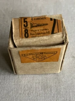 Tradera Äldre spårskruv 5/8> Skruv, Plugg & Spik