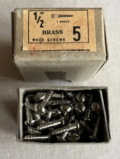 Tradera Äldre spårskruv 1/2> Skruv, Plugg & Spik