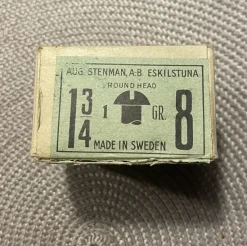 Tradera Äldre Träskruv Spårskruv Aug.Stenman Byggnadsvård A.B.Eskilstuna-ASSA> Skruv, Plugg & Spik