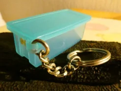 Tradera Nyckelringar<Äldre Tupperware Nyckelring Bruk med Turkos Lock - Fint skick !!