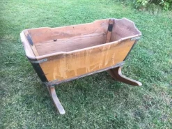 Tradera Äldre Vagga i Trä> Allmoge