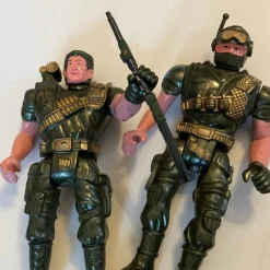 Tradera Leksaker Figurer Militär Krig x2 vikt allt 222gr 19cm långa^ Militära Leksaker