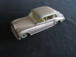 Tradera Leksaks- & Samlarbilar<Lesney Rolls Royce Phantom V nr,44