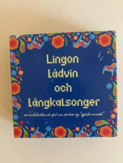 Tradera Lingon Lådvin och Långkalsonger Roligt spel från Kylskåpspoesi Mer än 300 frågor^ Bräd- & Sällskapsspel