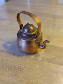 Tradera Liten kopparpanna i Miniatyr för prydnad.> Kopparföremål