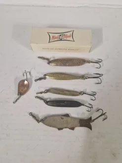 Tradera Fiske<Liten sammling äldre danska drag.