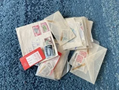 Tradera Litet parti diverse blandade utländska frimärken^ Flera Länder