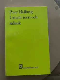 Tradera Litterär teori och stilistisk- Peter Hallberg> Litteraturvetenskap