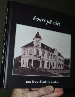 Tradera Älmhult i bilder Svart på vitt 100 år av 2001> Historia