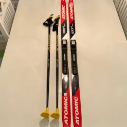 Tradera Längdåkning<Längdskidor barn 130cm + stavar