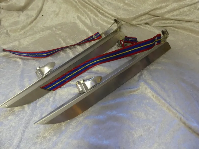 Tradera Långfärdsskridskor<Långfärdsskridsko. Skridskor H. Almgren AB Täby