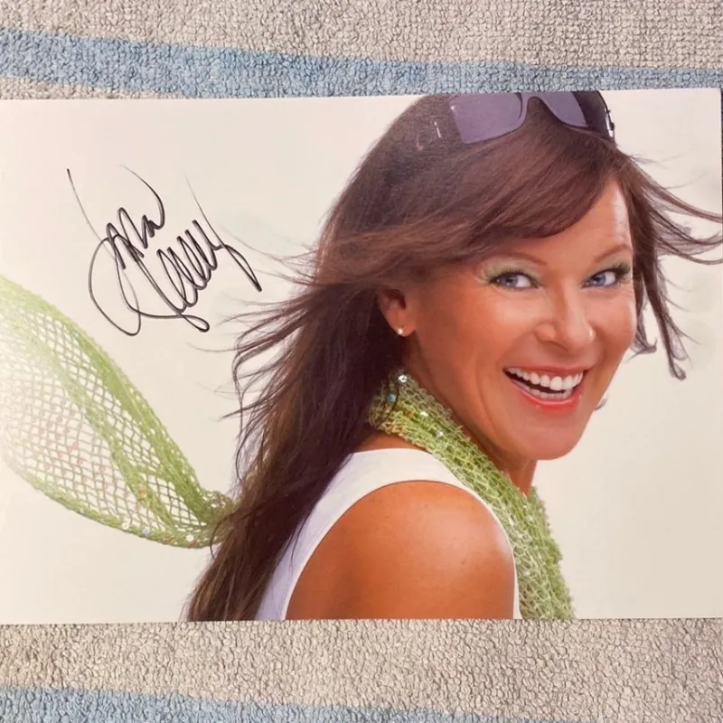 Tradera Album & Tillbehör<Lotta Engberg autograf