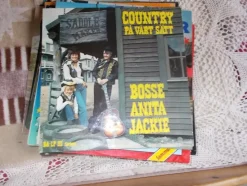 Tradera LP SKIVA MED BOSSE ANITA JACKIE COUNTRY PÅ VÅRT SÄTT^ Skivomslag