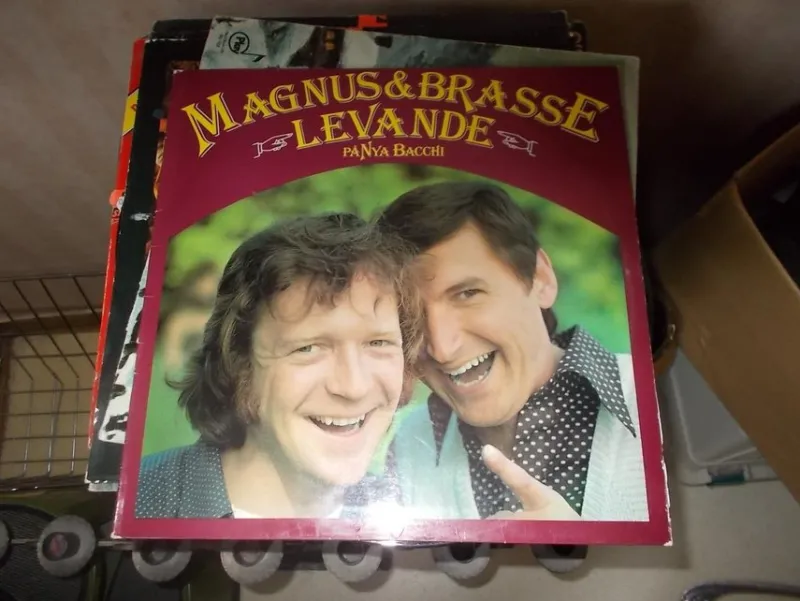 Tradera LP SKIVA MED MAGNUS O BRASSE LEVANDE PÅ NYA BACCHI^ Skivomslag