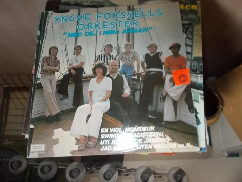 Tradera LP SKIVA MED YNGVE FORSSELLS ORKESTER MED DIJ I MINA ARMAR^ Skivomslag