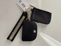 Tradera Övrigt<Lululemon dual pouch wristlet, helt NY!!!