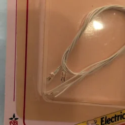 Tradera Lundby dockskåpsmöbler glödlampor 70-tal i original förpackning Retro> Dockskåp & Dockor