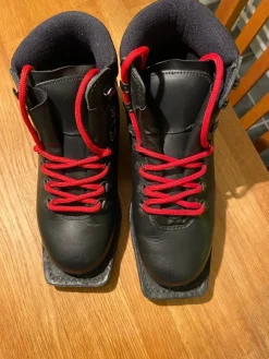 Tradera Långfärdsskridskor<Lundhags Svartlöga turpjäxor, långfärdsskridskor, telemark