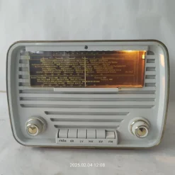 Tradera Technica & Nautica<Luxorita Vintage rörradio. Äldre radio. Teak. Dekorativ inredning, defekt