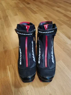 Tradera Längdåkning<Madshus Hyper RPS längdskidor skate pjäxor storlek 45