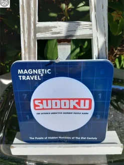Tradera Lek & Spel<Magnetiskt Sudoku med 81 siffermagneter med lösningar och pussel magnetic travel