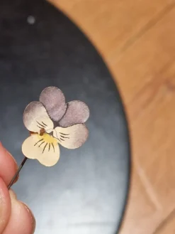 Tradera Majblommor<Majblomma stuvmorsviol år 1916